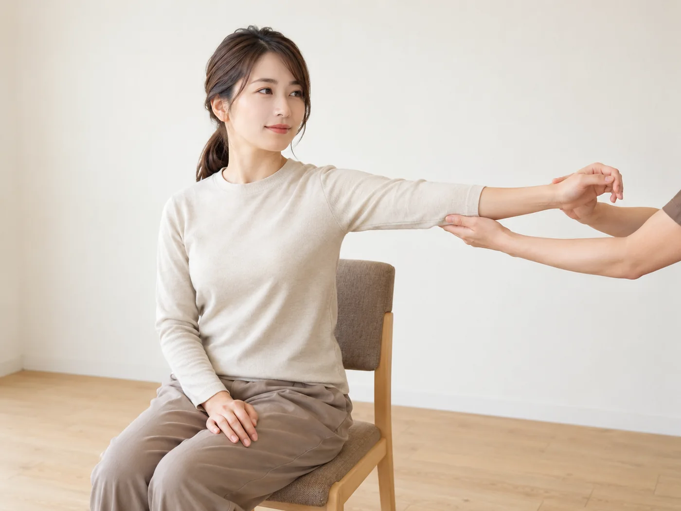 腕と肘を支えながら行う穏やかなストレッチのイメージ